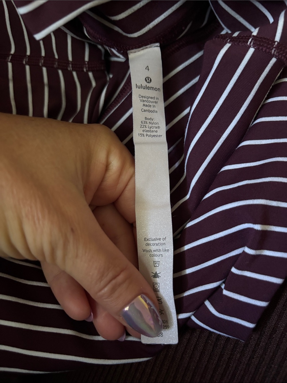 Lululemon size 4 ~ Wunder Under Striped 3/4 Length Maroon and White Leggings - Picture 3 of 6